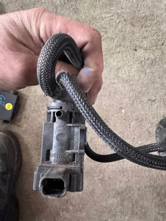 Vakuumventil OEM 9808206880 för Peugeot Ford 2.0HDI image 3