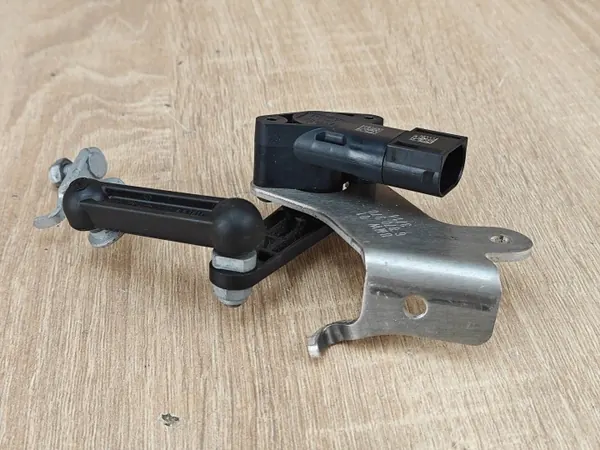Strålkastarnivåsensor OEM 6895466 Höger Fram BMW image 3