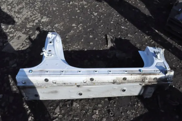 Kia X-Ceed rechte Türsäule OEM 273490 - Gebraucht image 2