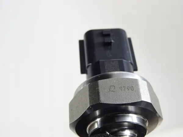 Nissan OEM Oliedruksensor 9790 2022R 9530KM image 7
