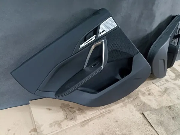 BMW X1 U11 Taka Sivupaneeli Vasen/Oikea OEM image 3