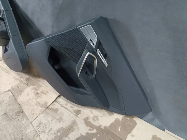 BMW X1 U11 Taka Sivupaneeli Vasen/Oikea OEM image 8