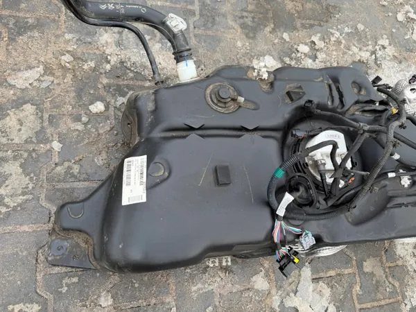 Brandstoftankdrijver OEM 9809358780 voor Citroen C5 Aircross image 4