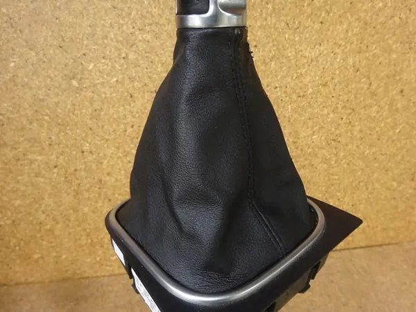 VW GOLF V R32 Växelspak Knopp Set 1K0711113BE image 7