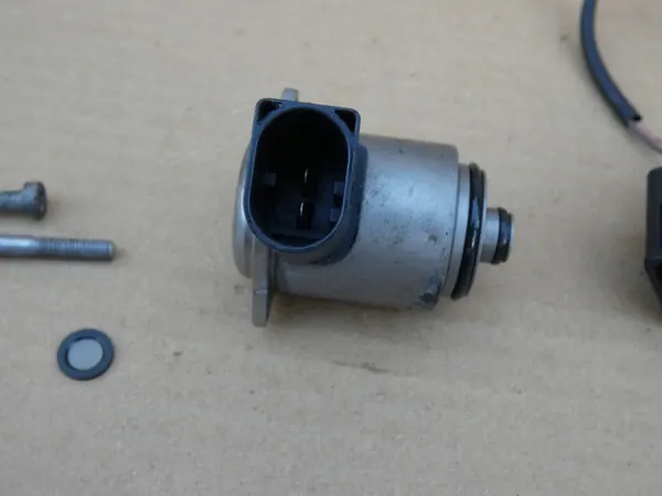 Audi A6 C6 Lyftsensor Ventil 4F0998317A - Begagnad image 3