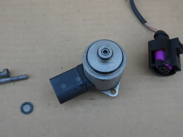 Audi A6 C6 Lyftsensor Ventil 4F0998317A - Begagnad image 4