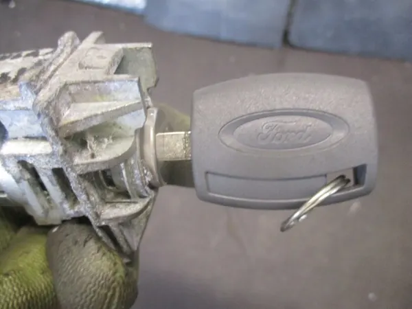 Slotvoering Voor Links Ford Kuga I 08-13 OEM image 3