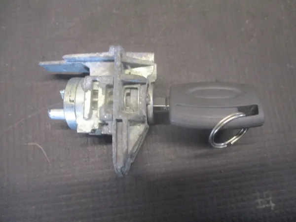 Slotvoering Voor Links Ford Kuga I 08-13 OEM image 4