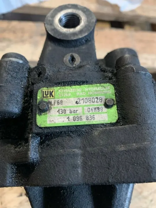Käytetty ohjauspumppu OEM 1096836 BMW 7 E38:lle image 7