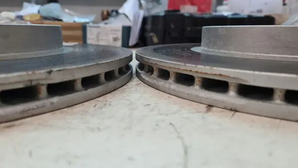 Disco de Freio Dianteiro BMW OE 34116866297 F39 F45 F48 MINI image 2