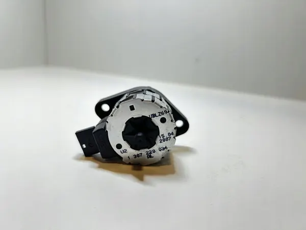 Mercedes-Benz Scheinwerferregler OEM 1307220034 image 6