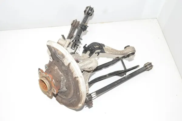 OEM 6893528 Taka-Oikea Pyörännavetta BMW 7-sarja image 2
