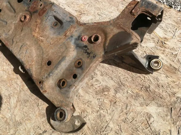 Ford Etuapukehys OEM AMD29901 - Käytetty image 3