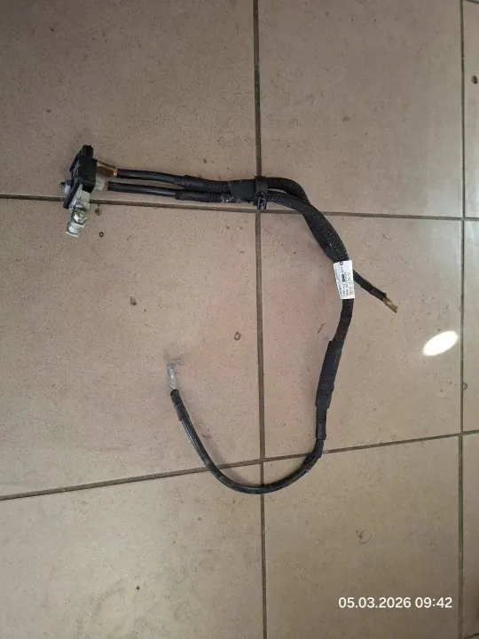 Pince de borne négative OEM 240805094R pour Renault image 2
