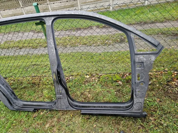 Revestimento de para-lama traseiro direito VW Touran Lift 10-15 OEM image 3