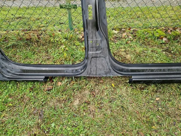 Revestimento de para-lama traseiro direito VW Touran Lift 10-15 OEM image 4