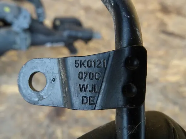 AUDI A3 8P GOLF VI 2.0 TDI Vesiputki Termostaatin Kotelo image 6