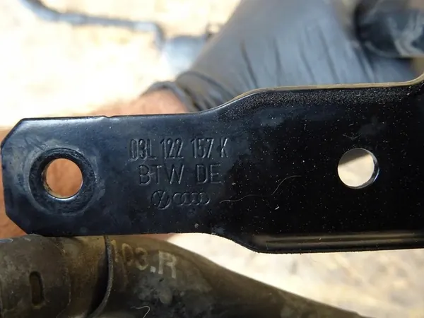 AUDI A3 8P GOLF VI 2.0 TDI Vesiputki Termostaatin Kotelo image 7