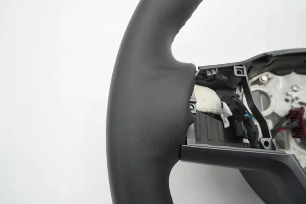 Tesla Model Y Läderratt OEM 1626599-00-D image 3