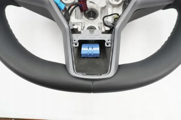 Tesla Model Y Läderratt OEM 1626599-00-D image 8
