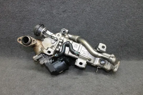 BMW F30 F32 F07 F10 F01 EGR-jäähdytin image 2