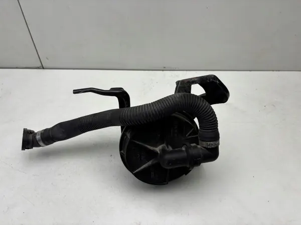 Pompe à air secondaire Audi OEM 04F906615C - Occasion image 3