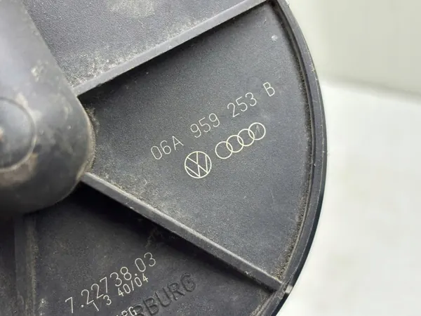 Pompe à air secondaire Audi OEM 04F906615C - Occasion image 6