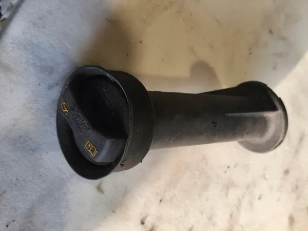 Tampa de enchimento de óleo VW Transporter T5 OEM 070115303K image 3