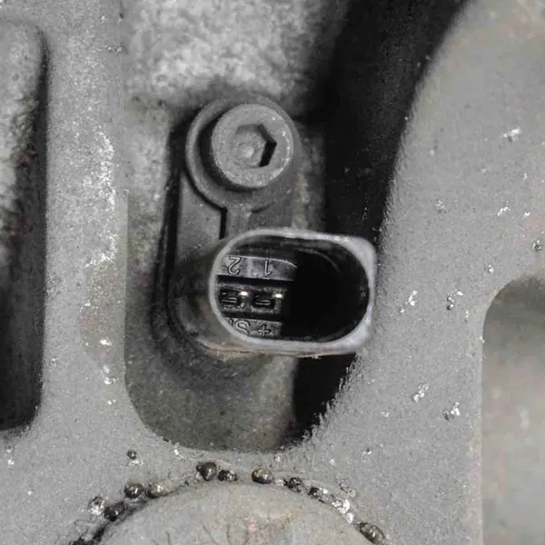 Mozzo Posteriore Sinistro Audi A4 Avant 2.0 TDI OEM 8K0501249 image 4