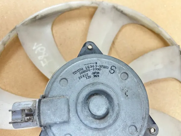 Lüfterflügel Toyota Prius OEM 1680008990 - Gebraucht image 3
