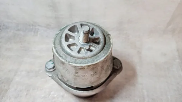 Moottorin tuki OEM 7L8199131F VW Touareg 7P/Audi Q7 image 3
