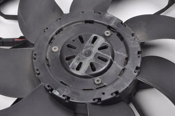 MERCEDES W212 3.0 CDI Koelventilator A2045400788 image 3