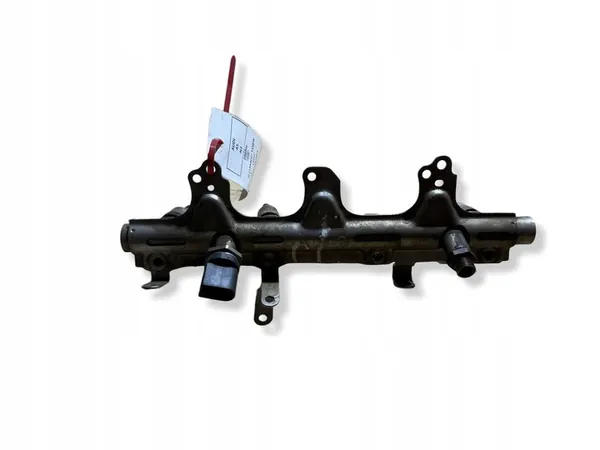 AUDI A4 B8 2.0 TFSI Rampe d'injecteurs 06J133317M image 1