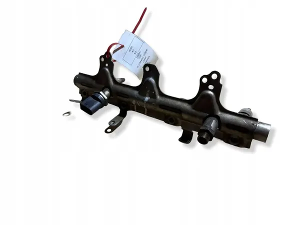 AUDI A4 B8 2.0 TFSI Rampe d'injecteurs 06J133317M image 2