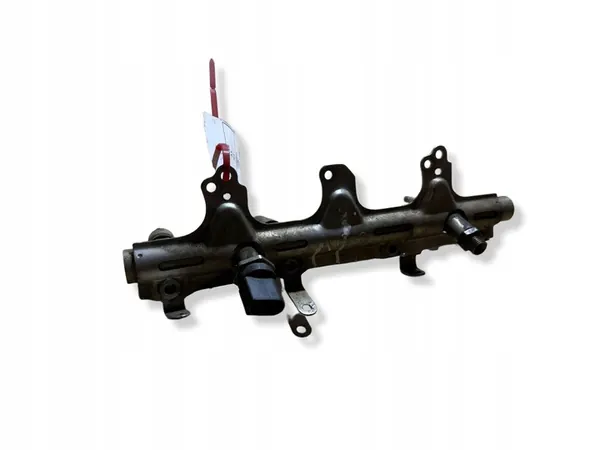 AUDI A4 B8 2.0 TFSI Rampe d'injecteurs 06J133317M image 3