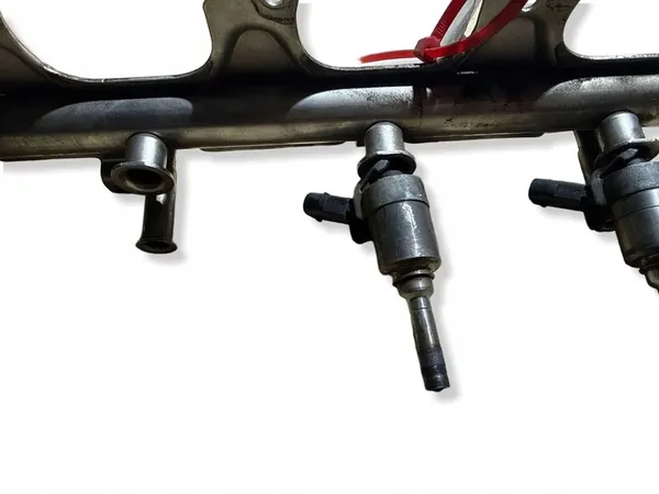 AUDI A4 B8 2.0 TFSI Rampe d'injecteurs 06J133317M image 8