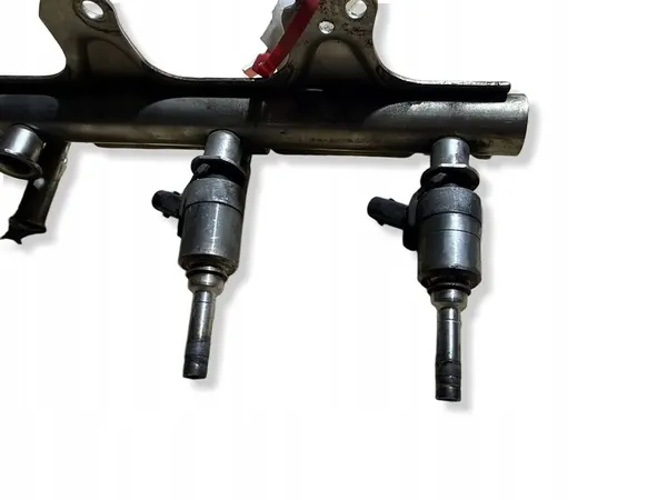 AUDI A4 B8 2.0 TFSI Rampe d'injecteurs 06J133317M image 9