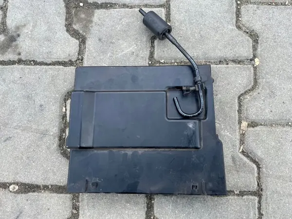 Land Rover Batterifästeslock OEM K8D210757 image 3
