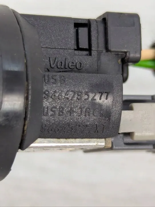 AUX/USB-Buchse OEM 9671508480 für Peugeot 5008 image 7