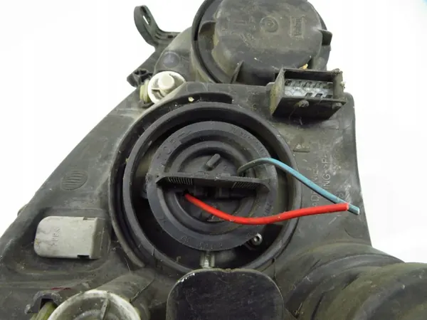 Farol dianteiro esquerdo Valeo OEM 13115006 para Opel Corsa C image 7