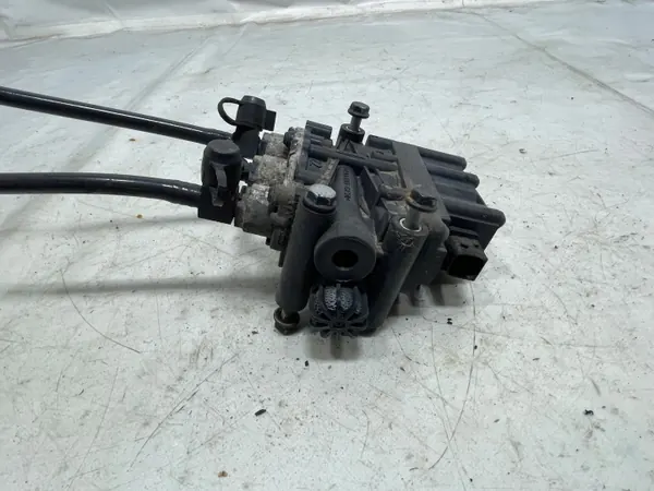 Válvula ECAS Mercedes Actros Suspensión Aire OEM 472890284 image 3