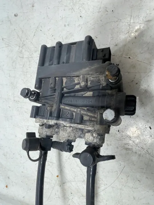 Válvula ECAS Mercedes Actros Suspensión Aire OEM 472890284 image 5