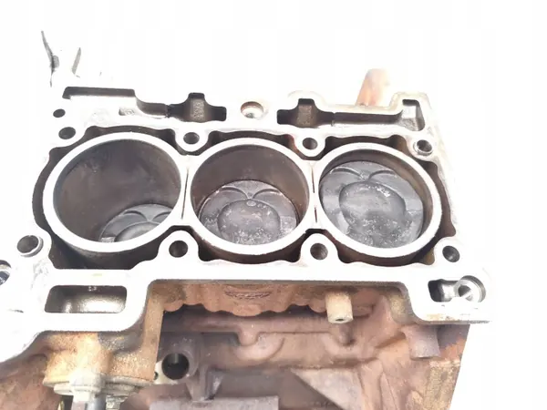 Ford Focus Moottorilohko 2012-2017 Bensiini OEM image 6