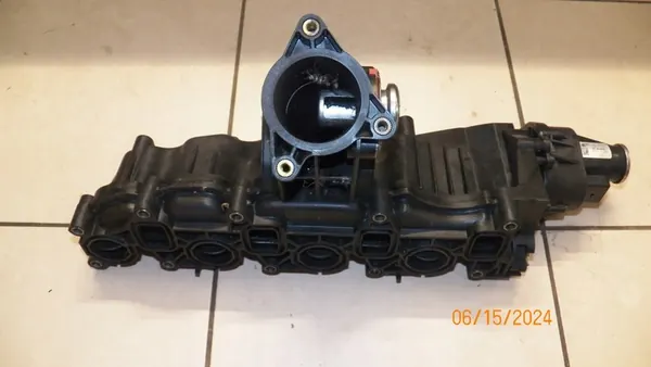 Vika 03L129711B Coletor de admissão image 2