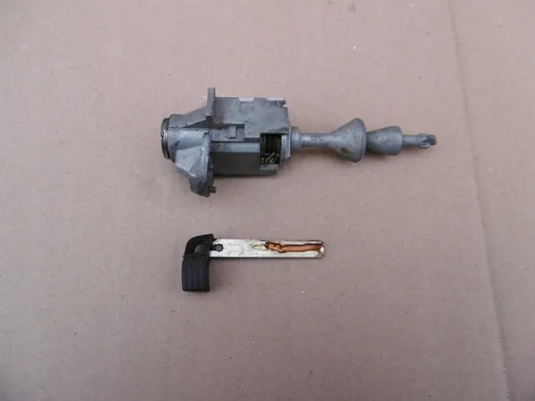 Cylindre de serrure de porte gauche BMW E90 E91 avec clé image 1