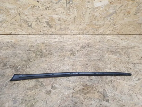 Audi Q3 8U Vänster Vindrutslist OEM 8U0854327 image 4