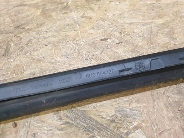 Audi Q3 8U Vänster Vindrutslist OEM 8U0854327 image 7