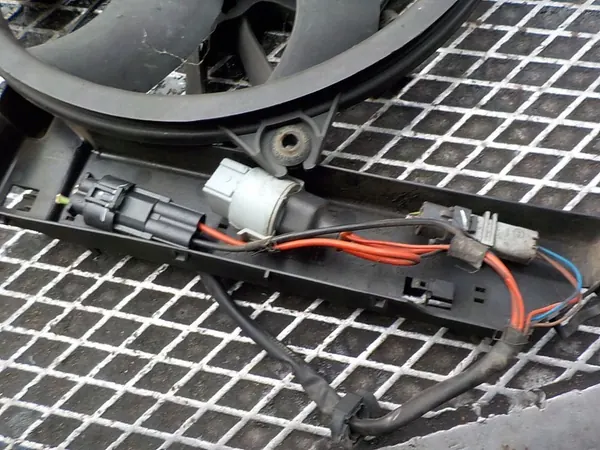 PEUGEOT 407 CITROEN C5 2.0 HDI Kylarrubrikmodul 9653302980 image 2