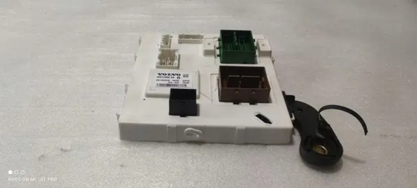 Volvo XC60 Comfortmodule OEM 32217666 2.0L Diesel image 2