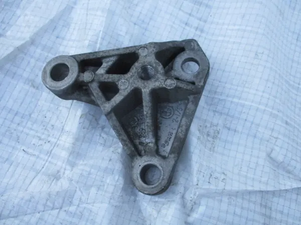 BMW Engine Mount OEM 7589983 - Used Condition image 2